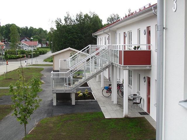 Inre underhåll såsom målning, tapetsering och utbyte av golv, så kallat hyresgäststyrt lägenhetsunderhåll har gjorts för cirka 1 500 000 kronor. Ett axplock av underhållsåtgärder.