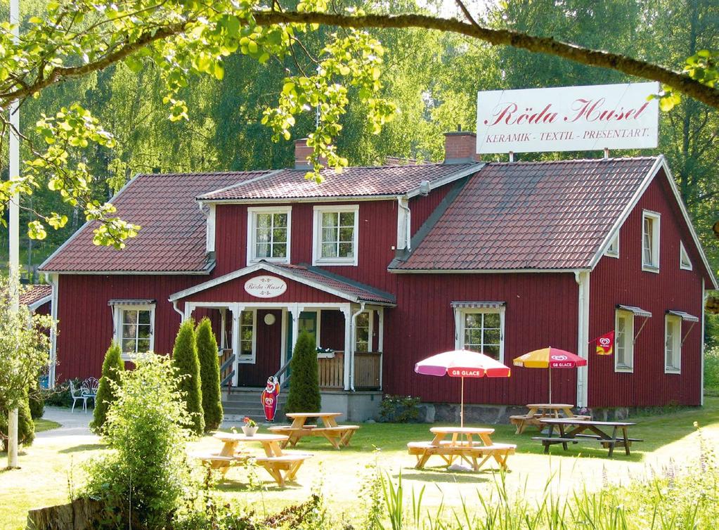 12. Åbo Detta är en av Strömbergshyttans äldre arbetarbostäder. Några av dem som bodde här till en bit in på 1960-talet är glasgravören Tord Abrahamsson och mästaren Erik Pettersson med familj.