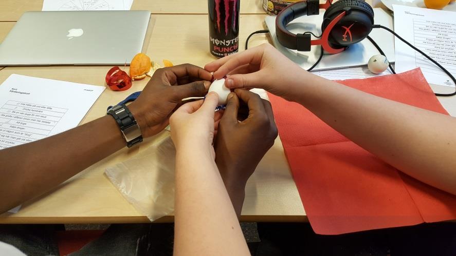 11 Kurs i personlig utveckling, 7tjugo 3 7tjugo är en kombination av en grundutbildning i empowermentpedagogik och ett omfattande metodmaterial att använda i arbetet med människor från tonåren och