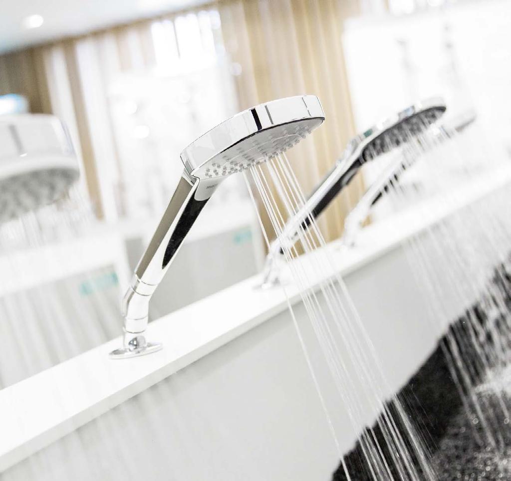 hansgrohe Service 67 Upplev hansgrohe live Badutställning och mer Besök vårt huvudanläggning i Schiltach, Schwarzwald, för att se och testa varumärket hansgrohe.