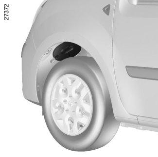 STRÅLKASTARE : lampbyte (2/2) A 5 4 Parkeringsljus Öppna luckan A under hjulhuset. Vrid hjulet inåt mot bilen så kommer du lättare åt luckan.
