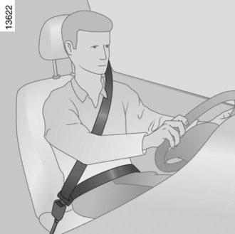 BILBÄLTEN (1/4) För allas säkerhet vid all slags körning ska du be dina medåkande att de också tar på bilbältena. Tänk på att i vissa länder kan andra lagkrav gälla för åksäkerheten.