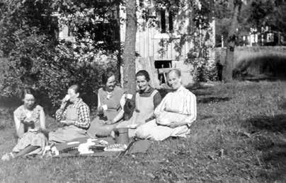 Mormor Hanna (döpt till Johanna) dog 1951. Foto ca 1945 från Pårydsvägen 14 i Alsjöholm.