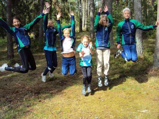 Ett mycket uppskattat och varierat program framfördes på scenen. Man förnyar alltid och i år fick vi höra och se Rudolf med den röda mulen glida fram över scenen.