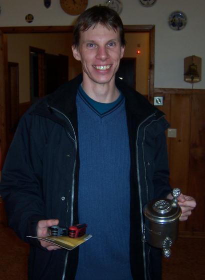 Nyårsträffen 2007. Fr.v. Ståcupen. 3:a Sune Persson, 1:a Thomas Persson och 2:a Bengt Bondesson. T.h. Totalsegrare Mikael Nilsson med vandringspriset.