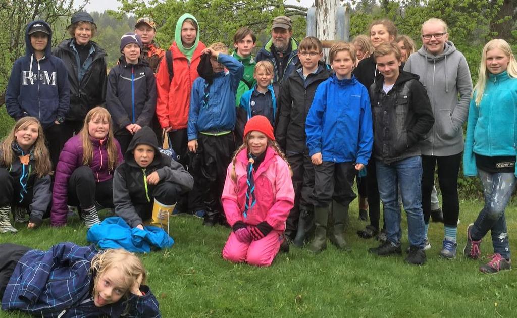 Kårens vårhajk, 13-14 maj, Öglunda Scouter i alla åldrar deltog i hajken vid Gandviks stuga vid Flämsjön, nära Öglunda. Äventyrarna cyklade till platsen medan de yngre kom med bil.