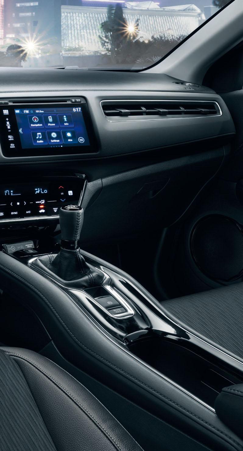 DESIGNAD FÖR DIG Vi har designat förarplatsen i HR-V på ett intuitivt sätt, för att försäkra oss om att allt finns där du behöver det.