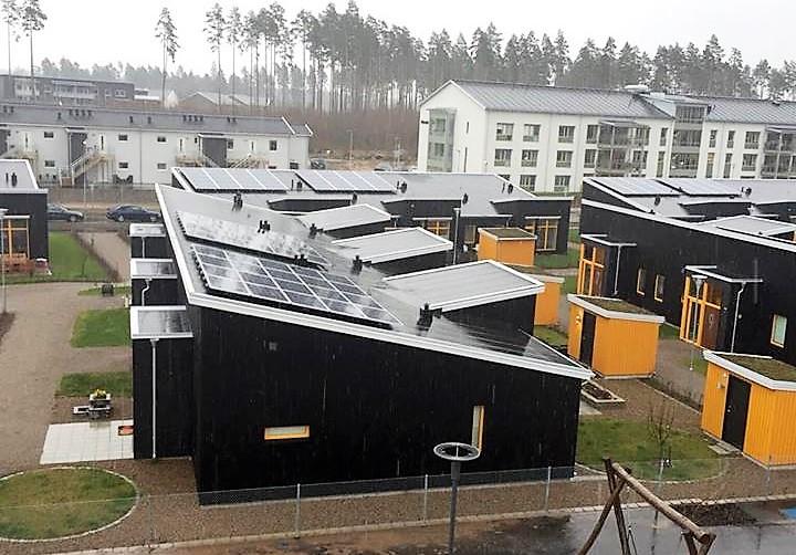 Bostadsrätter Sju huskroppar med tre bostäder i vardera Anläggningens solcellssystem