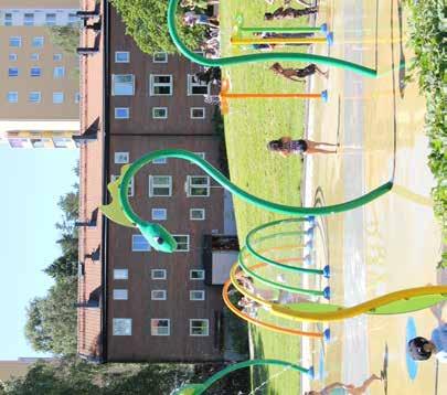 Västra Hisingen På Länsmanstorget har en upprustning genomförts i samarbete med Svenska kyrkan och GöteborgsLokaler, med nya sittplatser, lekskulpturer, träd och perennplanteringar.