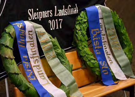 Dagens prisbord! De främst placerade i Landsfinalens sto- och hingstklass vinner; 1:a pris: 5 000 kr 2:a pris: 3:e pris: 3 000 kr 2 000 kr PRISER 2017, FOTO: SUSANNE JONSSON Segrarna i resp.