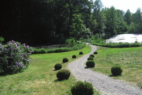 Vassändavikens strandängar intill Brätte gamla stad är ett populärt besöksmål med stora natur- och
