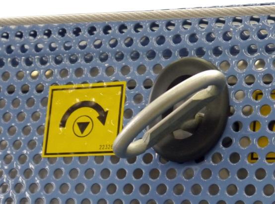 GEDA MULTILIFT P22 Drift Nödupplåsning Staketets och hisskorgens skjutdörrar kan endast låsas upp