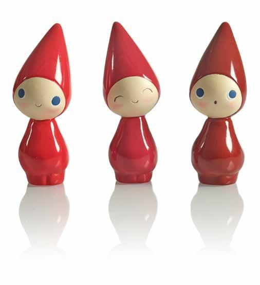 DESIGN STINA JARENSKOG DESIGN STINA JARENSKOG 9007-1 9007-3 9007-2 9007-1 Tomten Peggy leende jordgubb H.11cm Santa Peggy smiling strawberry H.11cm 9007-3 Tomten Peggy fnittrande hallon H.