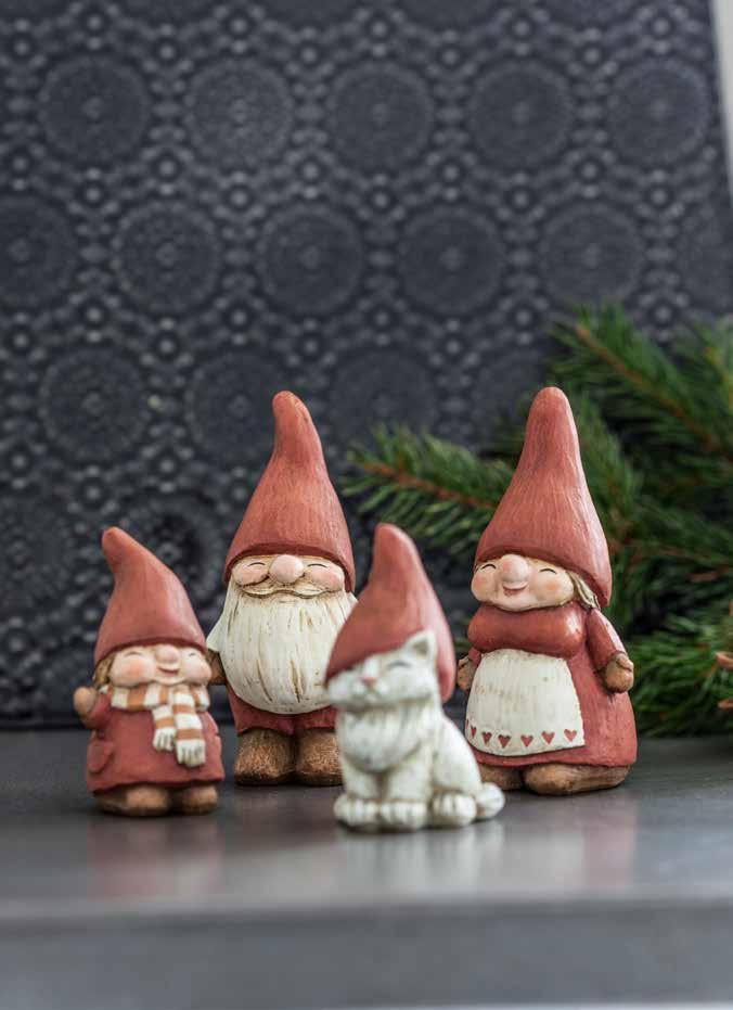 DESIGN STINA JARENSKOG DESIGN STINA JARENSKOG New 9015 Familjen Luva set 4st H.5,5-7,5cm Family Luva set 4pcs H.5,5-7,5cm 9010 9011 9012 9013 9010 Pappa Luva H.10,2cm Papa Luva H.
