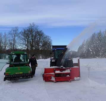 Hantering av snö och is Snöborttagning Torr snö är ett effektivt isolerande material och skapar utmärkta förutsättningar för god vinteröverlevnad.
