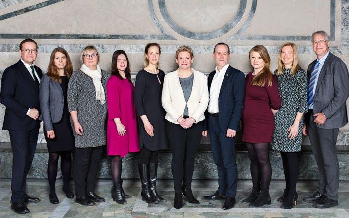 Rotlar och borgarråd Till den politiska organisationen hör nio styrande borgarråd. De är förtroendevalda på heltid och väljs av kommunfullmäktige. Varje borgarråd ansvarar för en rotel.