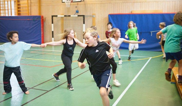 Cirka 74 000 elever studerade under höstterminen i Stockholms stads grundskolor i egen regi. Cirka 16 700 elever studerade under höstterminen i Stockholms stads gymnasieskolor i egen regi.