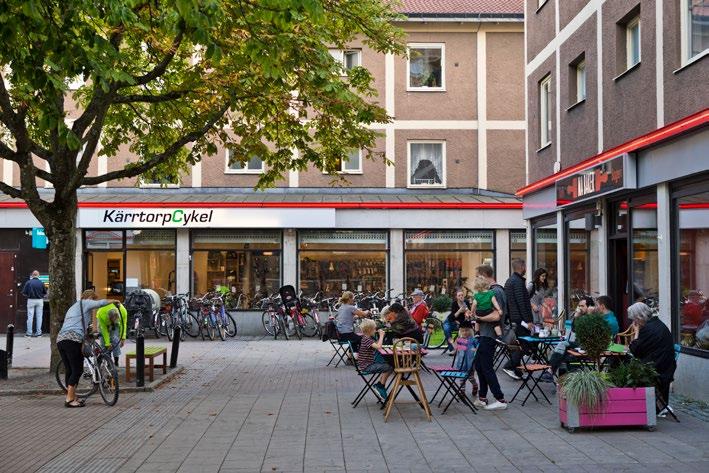 FOTO: LENNART JOHANSSON Ett Stockholm som håller samman Levande och trygga stadsdelar Det offentliga rummet ska ha hög kvalitet med inbjudande och levande parker, gator och torg.