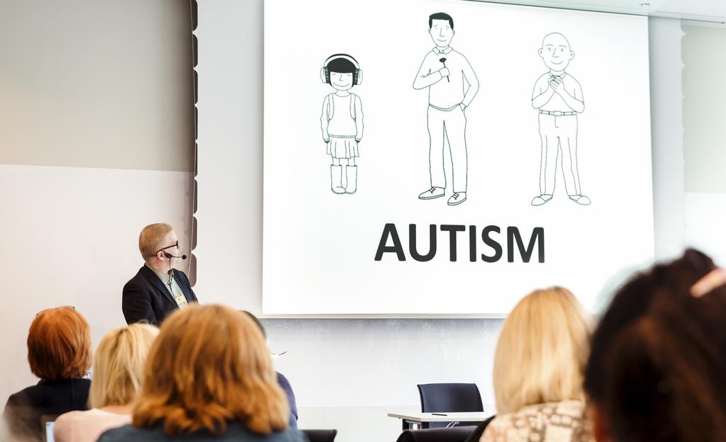 Mats Jansson presenterar e-autism på representantskapsmötet. Allmän verksamhet RIKSMÖTET Årets riks- och representantskapsmöte hölls den 16 17 april på hotell Scandic Alvik i Stockholm.