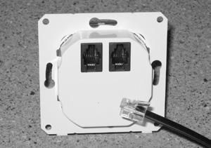 för eventuella servicearbeten och inställning av aggregatet. Diametern på modularkabelns installationsrör ska vara minst 20 mm.