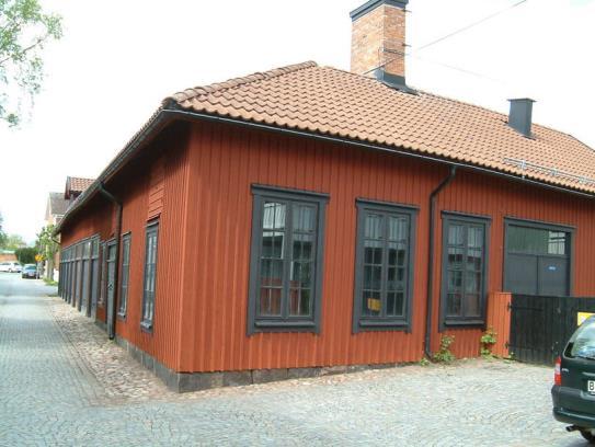 8(8) Eksjö brandmuseum Räddningstjänstens brandmuseum ligger i Gamla stan på Östra Bakgatan i