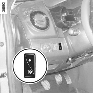 FUNKTION STOP AND START (4/4) Särskilda anvisningar för automatisk start av motorn Under vissa förhållanden kan motorn starta om utan någon åtgärd för att garantera din säkerhet och komfort.