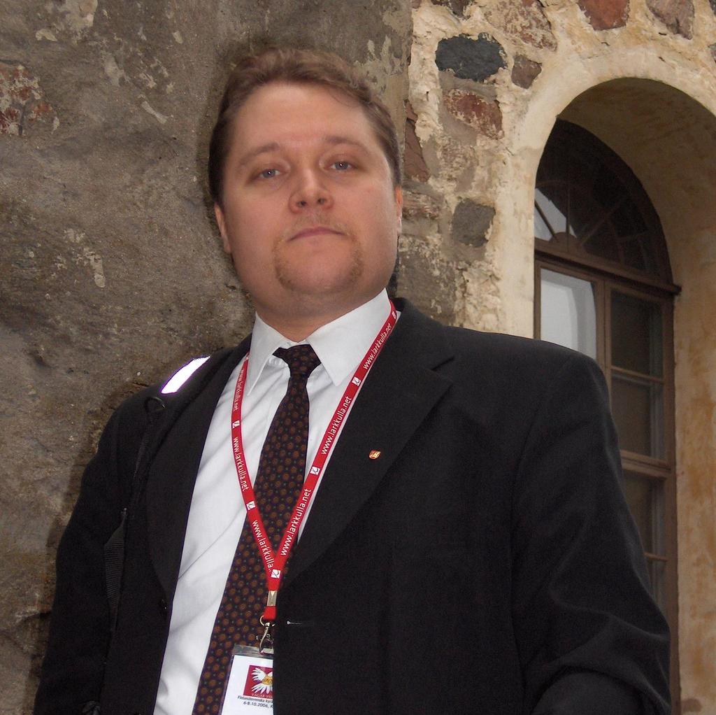Vi började med att lyssna till biskop Lennart Koskinen från Visby stift i Sverige. Koskinen har rötter i Finland.