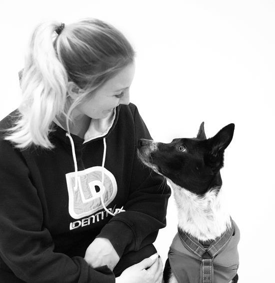 Denice Robrandt Agdalavallarnas Vixi - Vixi Ras: Border collie Ålder: 1,5 år Tävlar: Uppflyttad till klass 3 Tävlar för: Stockholms Södra brukshundklubb Nämn några av din hunds styrkor då det gäller