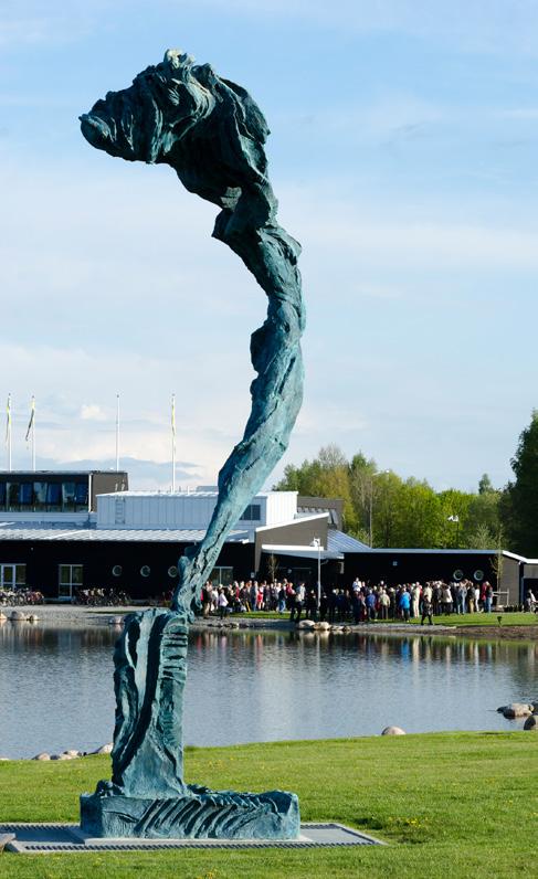 Vägarna går förstås även bra att använda som motionsspår och för den träningssugna finns möjlighet till olika övningar i det moderna utegymmet City Art Gym.