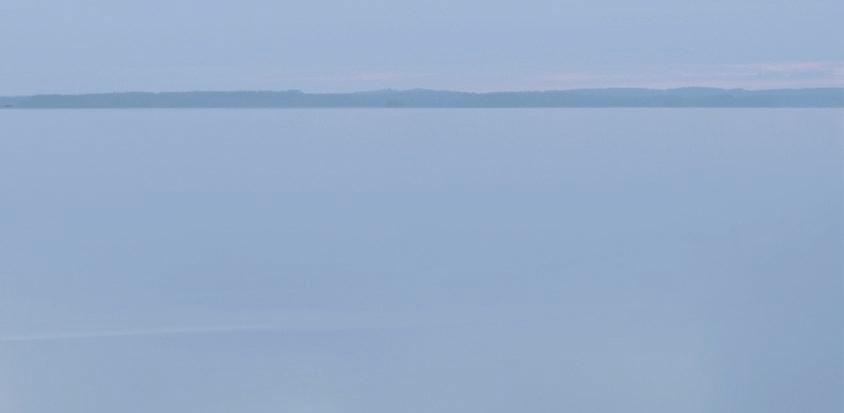 Glöm väckarklockan, ljummet kaffe och frasig gröt. Glöm morgonmötet, din otrevliga kollega och vattniga wienerbröd. Säg adjö till trånga kläder och svettdrivande skor. Stanna upp, vänta en stund.