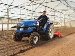 03 En traktorserie. Flera arbetsområden. New Holland är traktorspecialister med modeller som utvecklats för jordbruk och kommunal användning och allt däremellan.