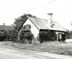 Rågstölden på Stymninge Här bodde torparen Lars Persson med familjen i mitten på 1800-talet. T.v. skymtar det senare byggda huset.