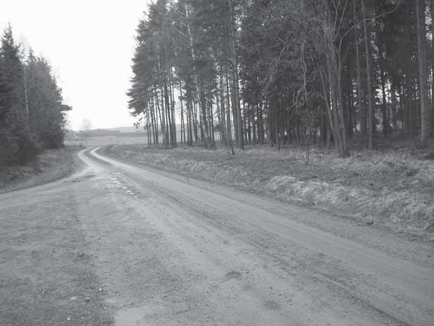Figur 4. Utsikt från boplatsområdet vid Hälla mot söder och golfbanan.