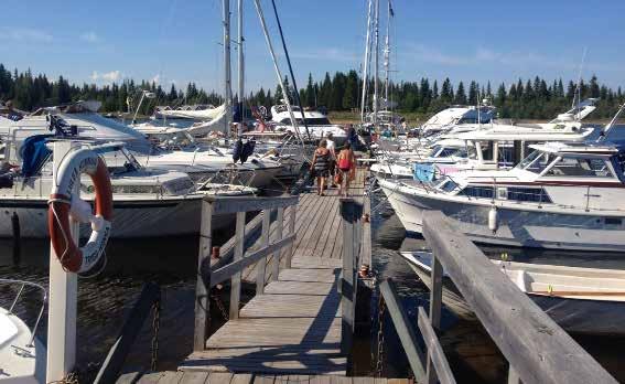 Tur och retur till sjöss TURBÅTSTRAFIK Från början av juni till mitten av september går turbåt enligt tidtabell till och från öarna ute i Luleå skärgård