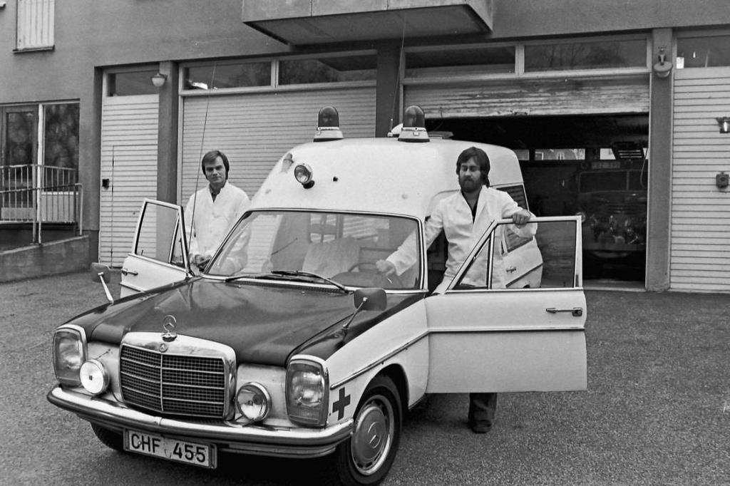 larna. Det blev trångt om utrymmet. Röda Korset stod för kostnaderna medan brandmännen skötte och bemannade ambulansen.