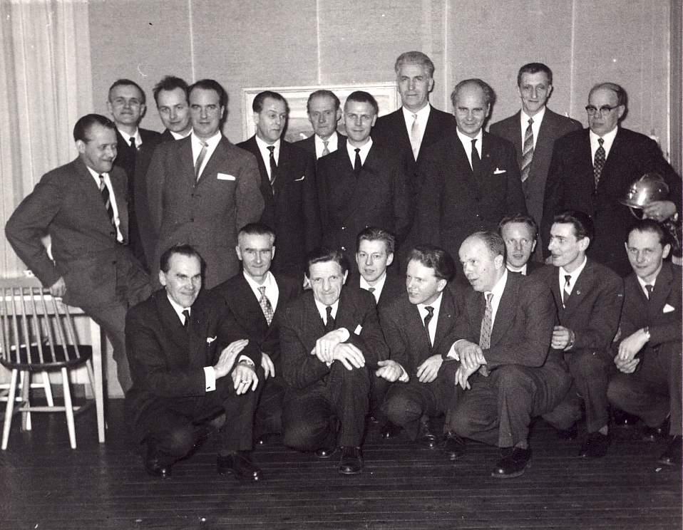 Brandkåren samlad till fest 1963. Stående fr.v.