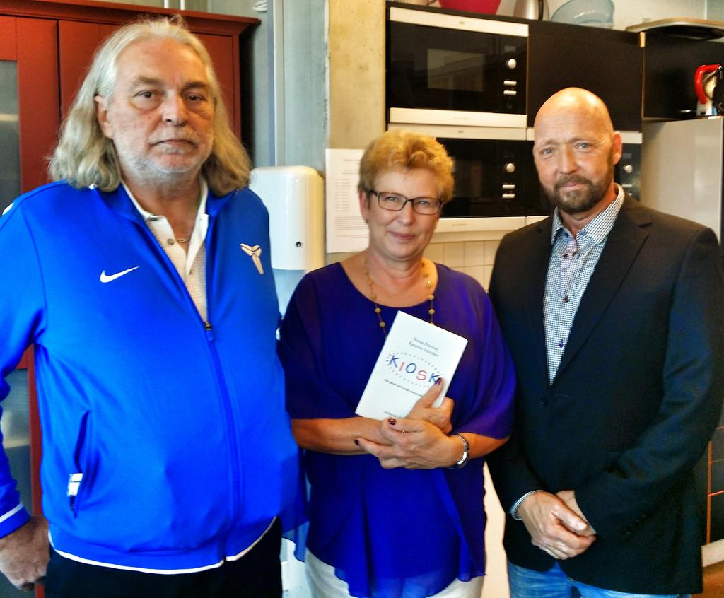 : - Nyhetsbrev nr 3 : 6 oktober 2015 Release-party för boken om KIOSK Den 15 september avhölls på institutionen för Idrottsvetenskap, Malmö högskola, ett release-party med anledningen av att boken