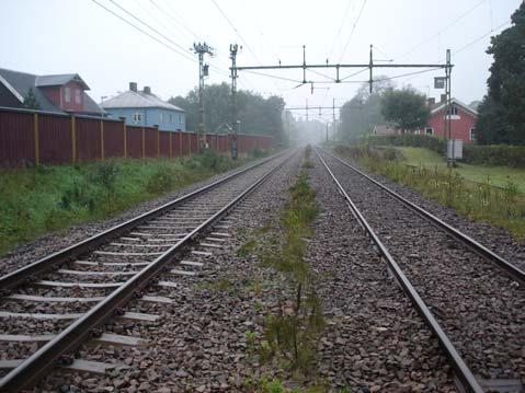 Helsingborg manövreras av lokal tågklarerare liksom Hässleholm vissa tider på dygnet. Övriga stationer styrs från Malmö Driftledningscentral. Signalanläggningarna är dimensionerade för 130 km/h.