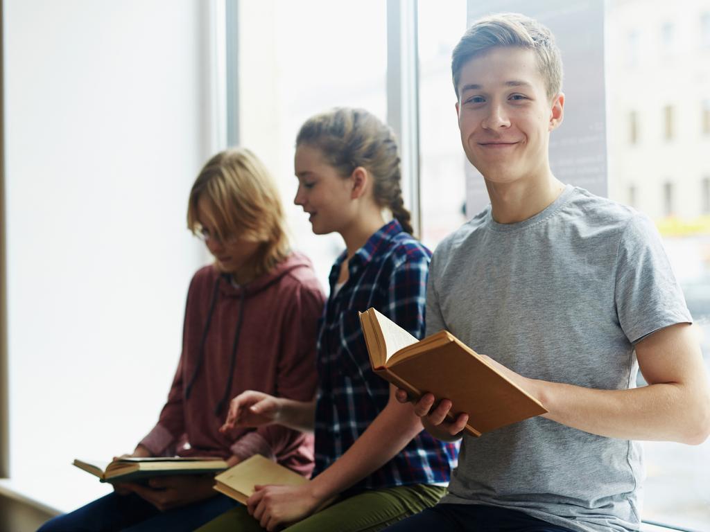 Innehållsförteckning Om gymnasieskolan... 3 Tidslinje... 4 Att tänka på inför ditt gymnasieval.