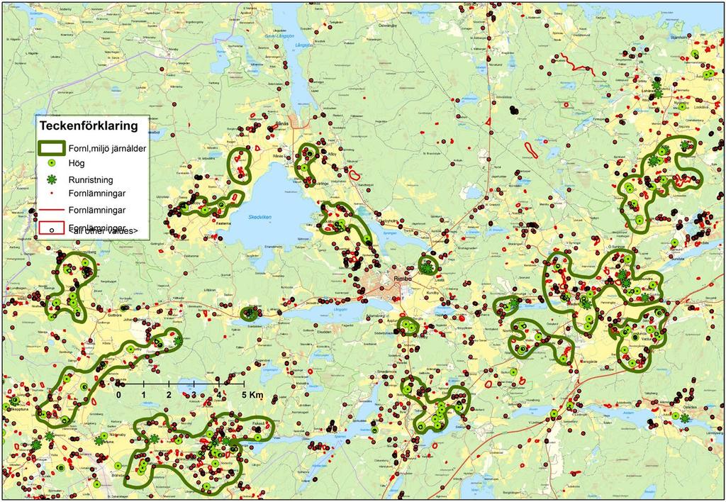 rösen som markerar krönen utmed den norra sidan av dalgången.