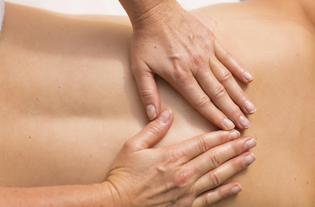 MASSAGE Utöver behandlingarna inom Fysioterapi erbjuder vi Klassisk massage, Taktil stimulering och Medicinsk Fibromassage på både IKSU sport och IKSU spa. På IKSU spa finns fler behandlingar.