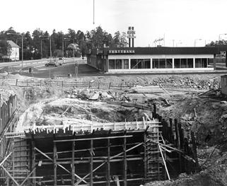 Tidigare var elever tvungna att antingen genomföra sin gymnasieutbildning i Stockholms stads skolor eller på Samskolan i Djursholm.