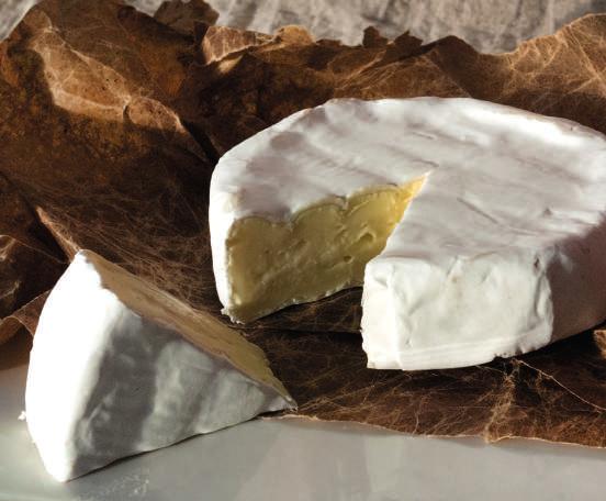Den är grön, krämig och gräddig som få och den ligger i styrkeklass medel. Saint Agur tillverkas på pastöriserad komjölk och man tillsätter extra grädde, vilket även gör den bredbar.