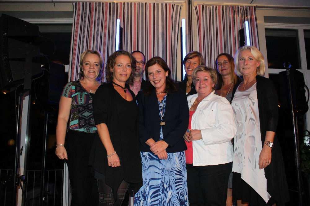 STIPENDIER OCH UTMÄRKELSER Utmärkelser Förtjänstmedaljer Guld Inger Andersson Lotta Falkenbäck Christina Helgesson Katarina Henriksson Regina Jensen Peter Levin Anna Nylén Petra Tyrbo Anette Craas