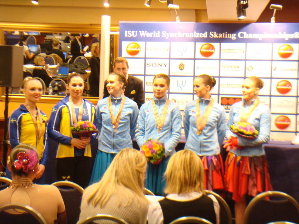 TÄVLINGSRESULTAT TEAMÅKNING ISU-mästerskap och - tävlingar VM 2011 Helsingfors / FIN, 8 9 april 2011 Sweden 1 (Surprise) 204,50 4/21 (S) Sweden 2 (Boomerang) 167,02 8/22 (S) Junior World Challenge