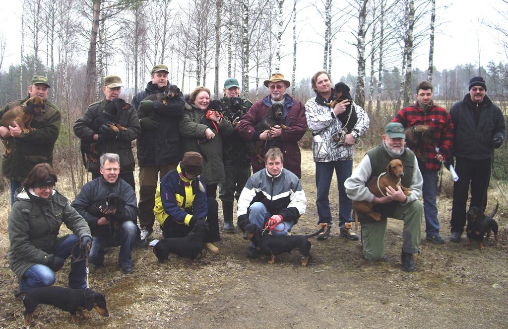 Tärnsjö. Vid en träff i Tärnsjö togs beslutet att satsa på en avelsgrupp - Korthårsgruppen. Ett första årsmöte ägde rum i Östa, Tärnsjö, lördag den 8 april 1989.