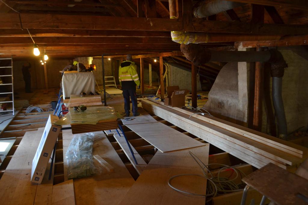 4.1.2.1.3 Materialhantering Rudan är en liten arbetsplats, med nästan ingen yta att arbeta eller förvara material och utrustning på.