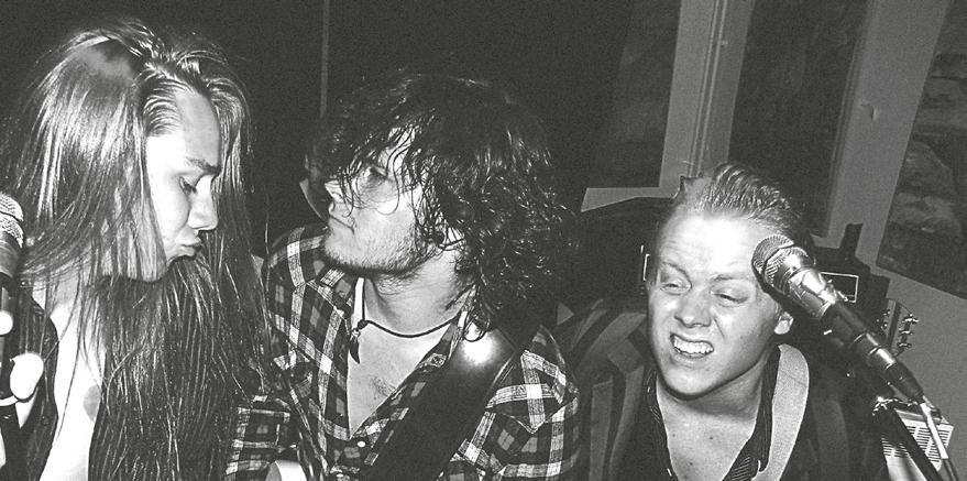 Davegänget är bandet som gillar att lira härlig rockmusik från alla de fina årtiondena, du kanske också får höra en och annan av deras egna låtar.