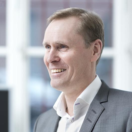 Pågående uppdrag utanför koncernen: Styrelseordförande i Teknik i Media Datacenter Stockholm AB. Aktie innehav i Addnode Group: 3 402 B-aktier och köpoptioner avseende 100 000 4.