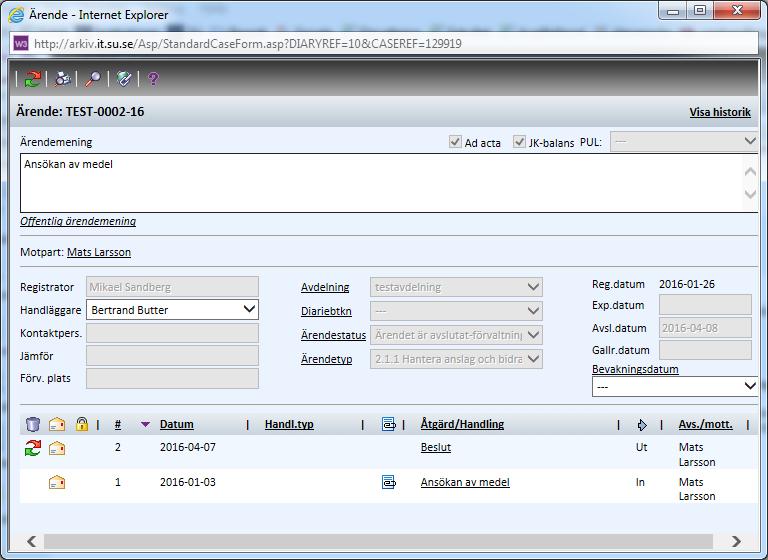 Ett nytt fönster för ärendet TEST-0002-16 öppnas: I detta exempel kan vi nu se att ärendet är avslutat vilket markeras med en Ad acta-symbol som ser ut som två pilar, en röd och en grön, i det övre